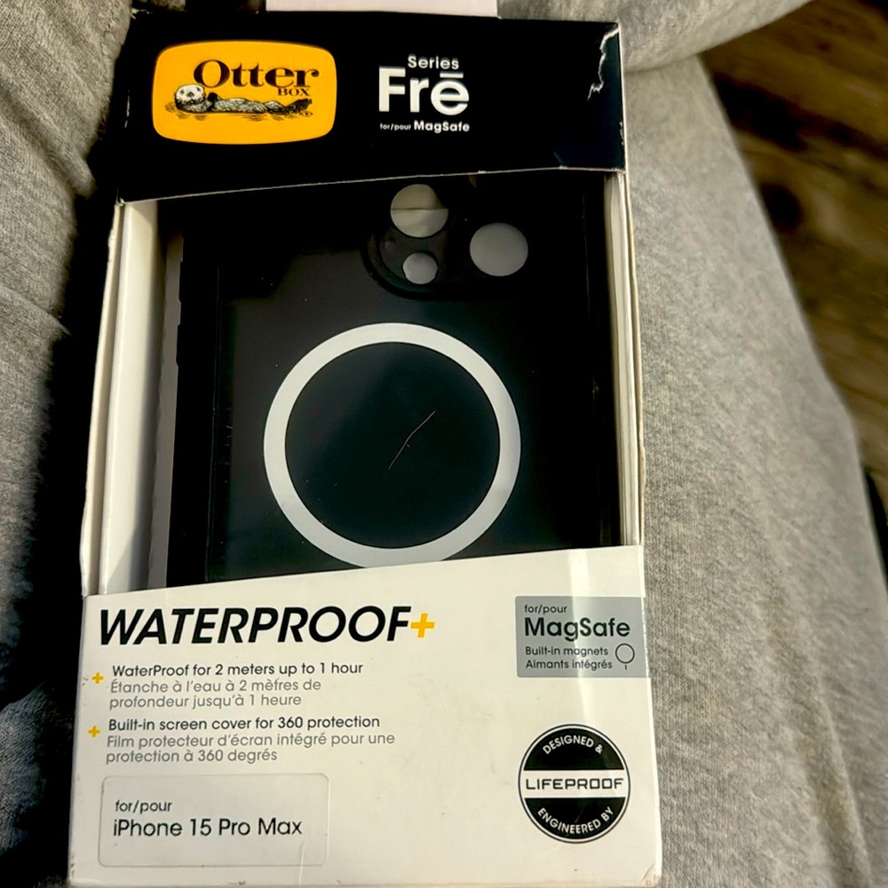 Black otterbox for iphone 15 pro max -